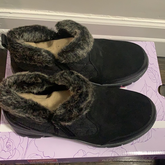 Black sketchers boots **BRAND NEW** - Picture 3 of 3